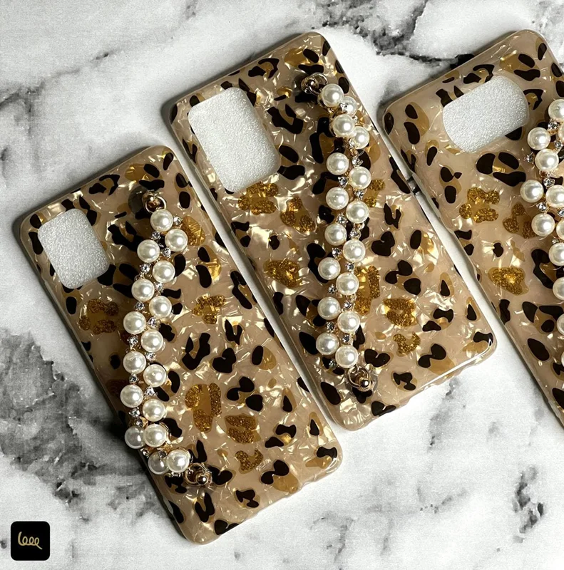 قاب پلنگی یخی همراه بند مرواریدی